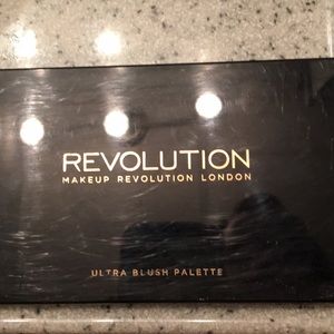 Makeup revolution blush palette